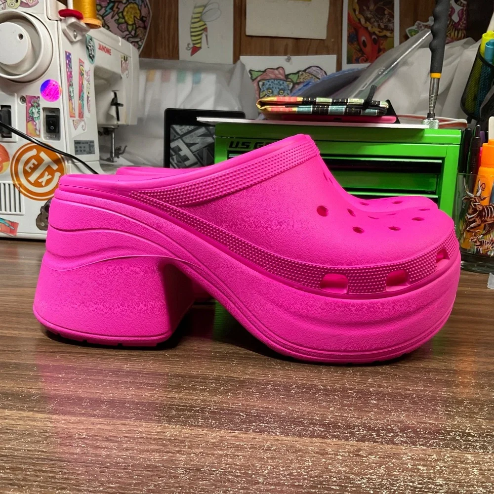 Crocs Siren clogs, neon hot pink, women’s 11, men’s 9 - Picture 2 of 11